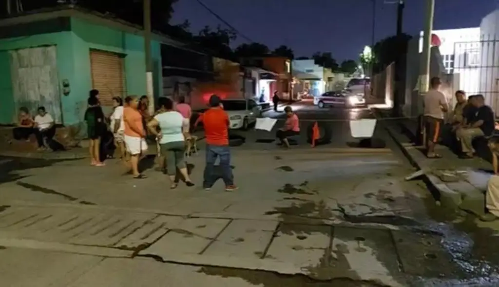 Vecinos de la colonia Hidalgo bloquean calles por falta de luz - xeu ...