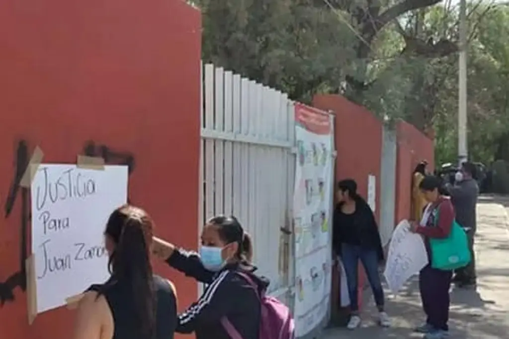 Imagen Compañeros rocían alcohol y prenden fuego a alumno de Telesecundaria