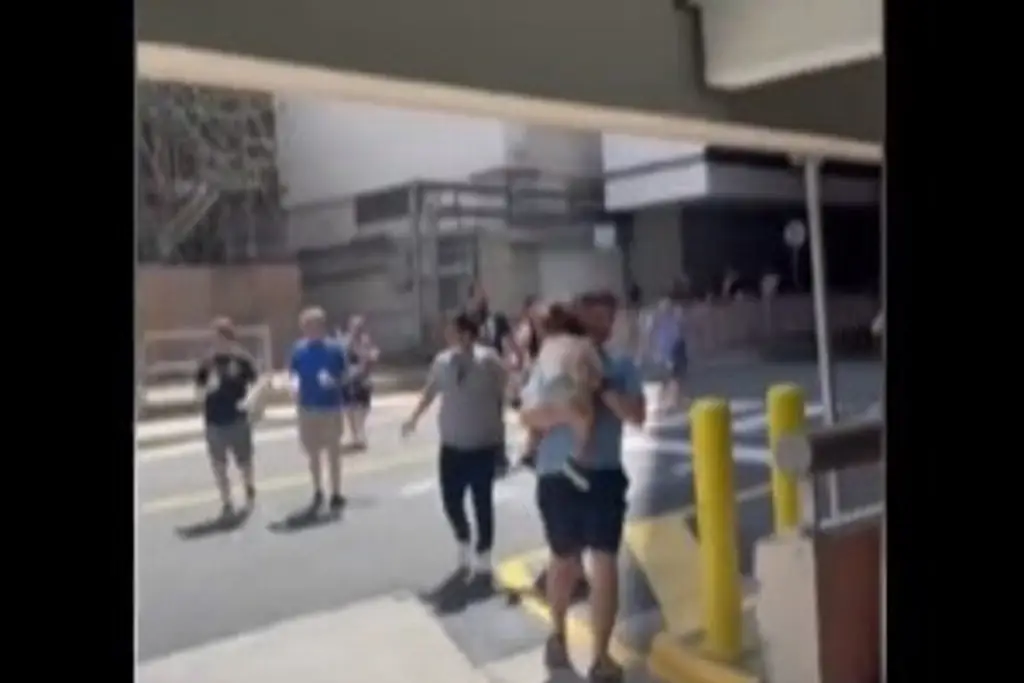 Imagen Momentos de pánico cuando paseaban en centro comercial por balazos (+Video)