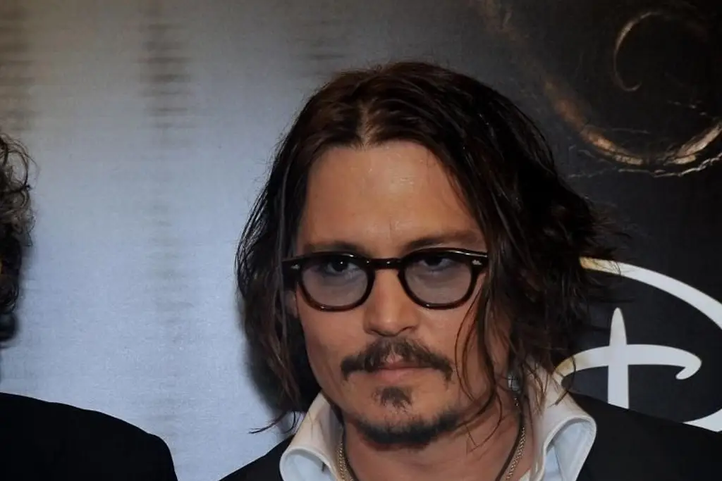 Imagen Johnny Depp reaparece con radical cambio de look (+fotos)