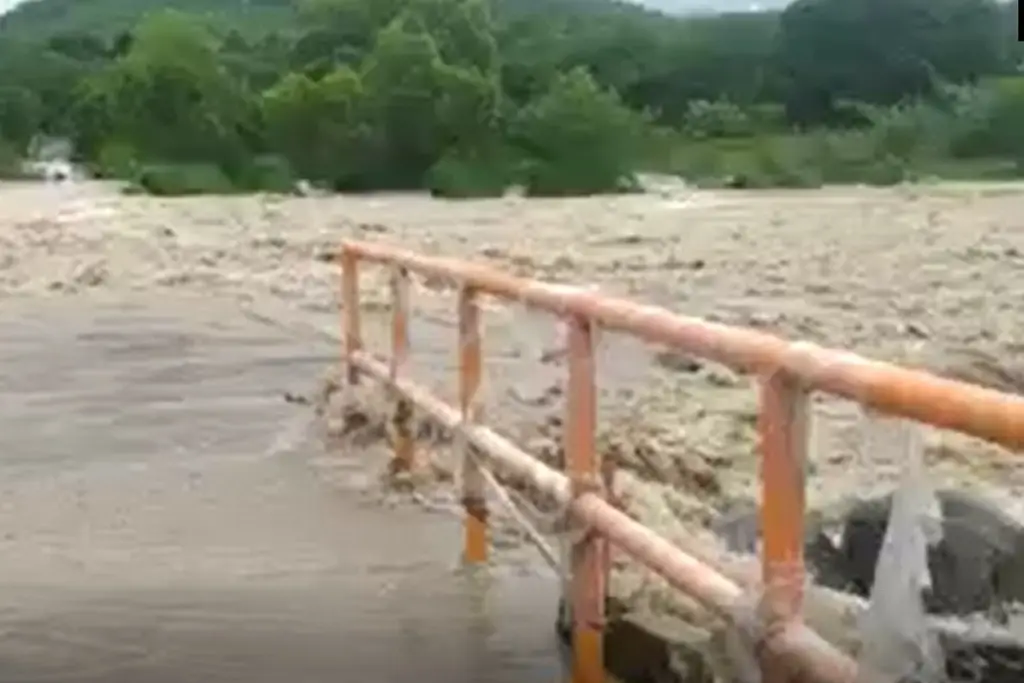 Imagen Reportan río Actopan a su nivel máximo (+video)