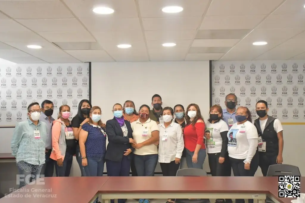 Imagen Se reúnen colectivos con Fiscalía por fosas halladas en Medellín de Bravo