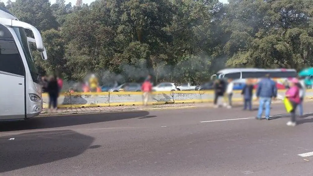 Imagen Reportan bloqueo de habitantes en autopista México-Puebla
