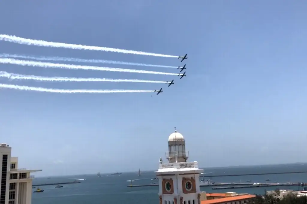 Imagen Desfile aéreo por el Festival Velas 2022 en Veracruz