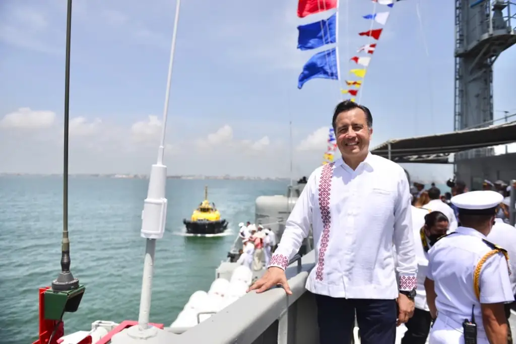 Imagen Cuitláhuac García, presente en Festival Velas 2022 en el puerto de Veracruz