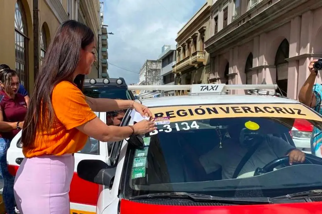 Imagen Buscan que mujeres estén seguras al tomar un taxi en Veracruz