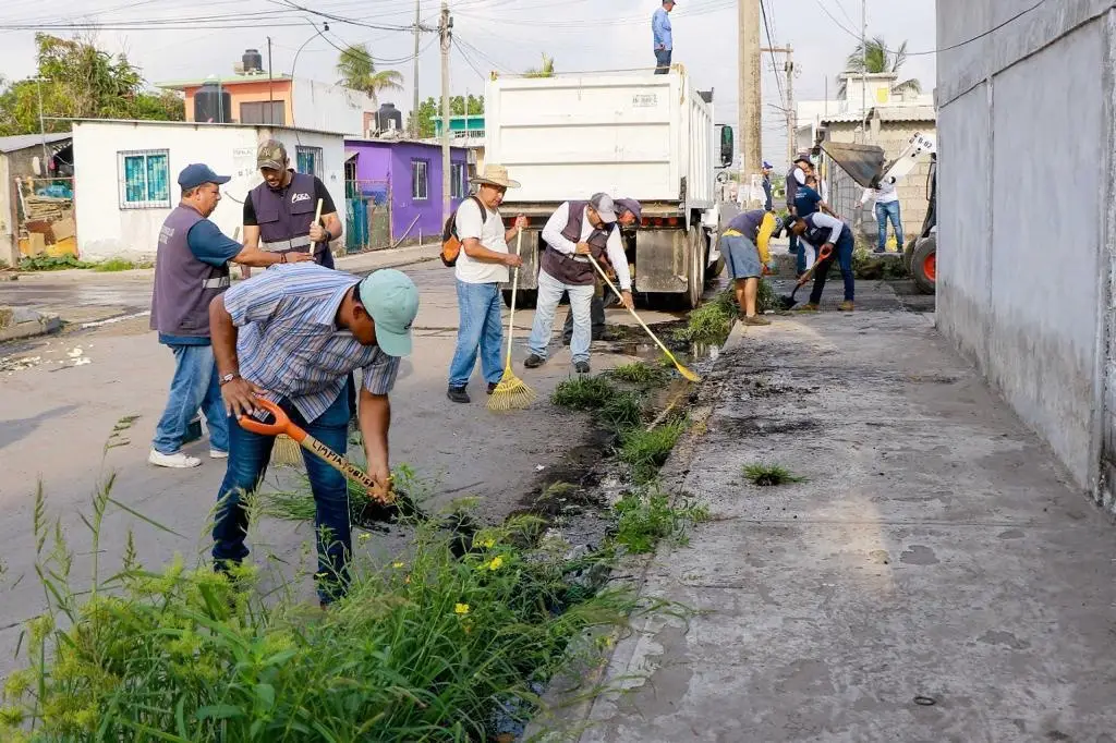 Imagen Por concluir labores de limpieza en drenes y canales de Boca del Río: Alcalde