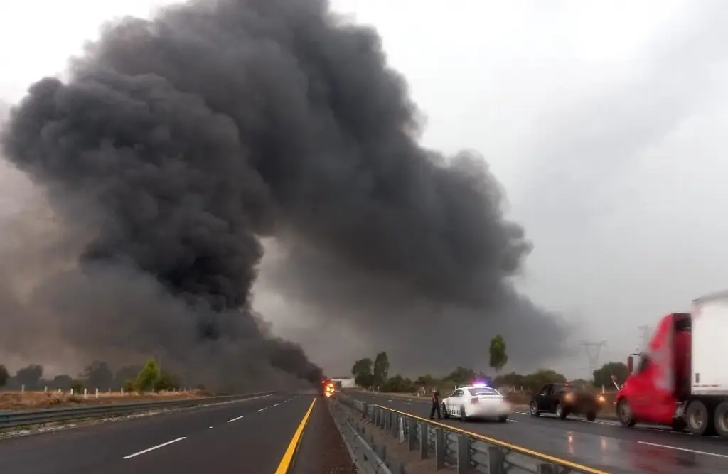 Vuelca pipa y se incendia en autopista de Veracruz - xeu noticias veracruz