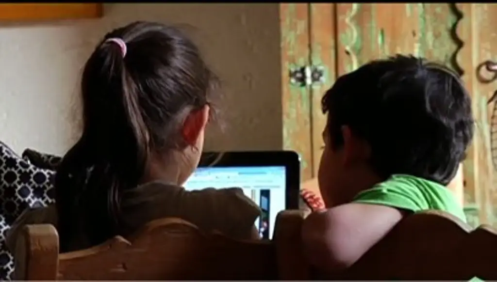 Imagen Niños y adolescentes en México aumentaron horas que pasan en internet; checa aquí cuánto