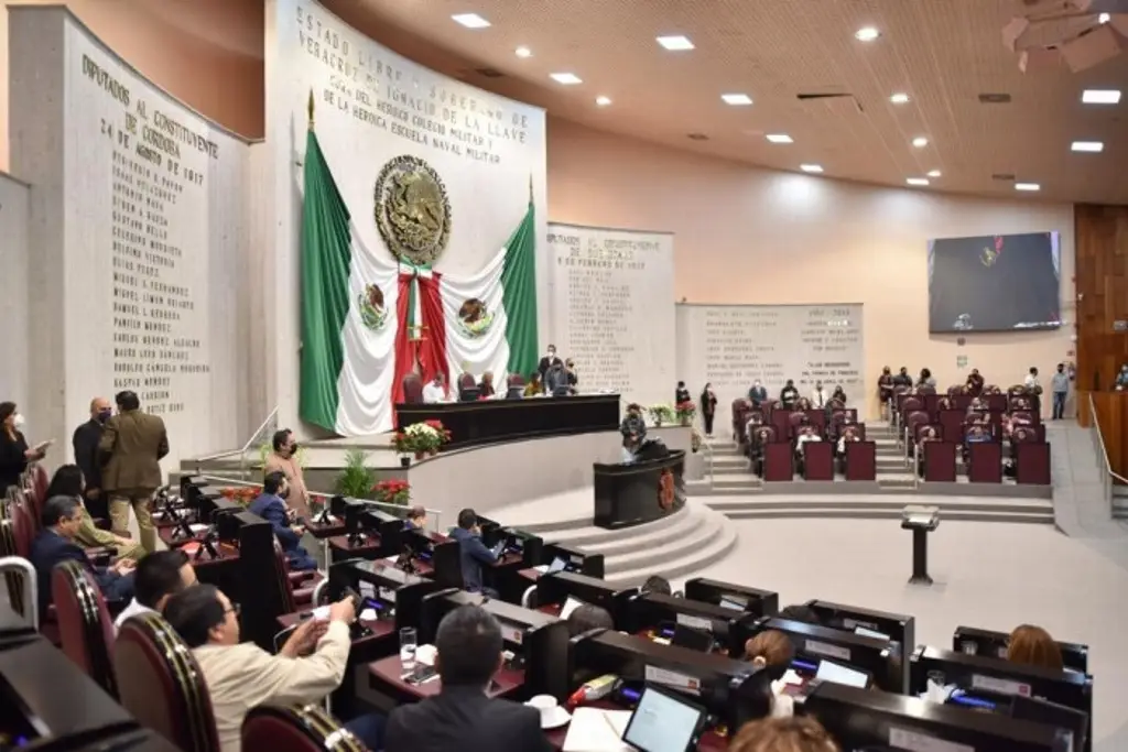 Imagen Congreso llama a alcalde suplente de Jesús Carranza para que asuma el poder 