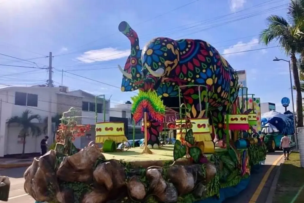 Imagen Llegan los carros alegóricos del Carnaval a Boca del Río donde iniciará el primer desfile 