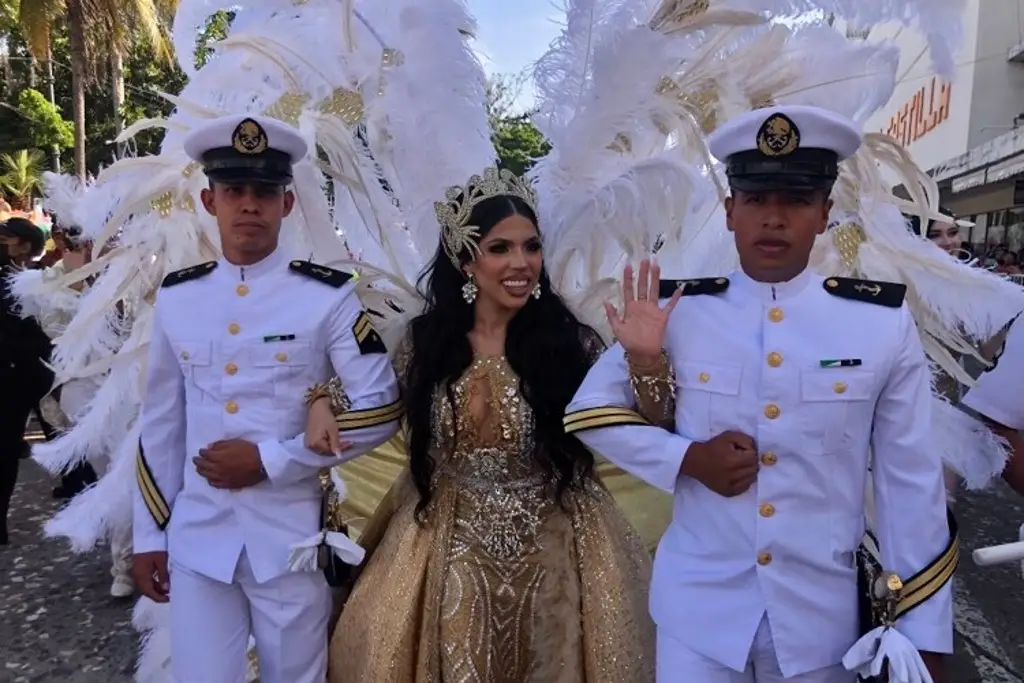 Imagen  Corte real del Carnaval desfila previo a la coronación de Reyes electos 