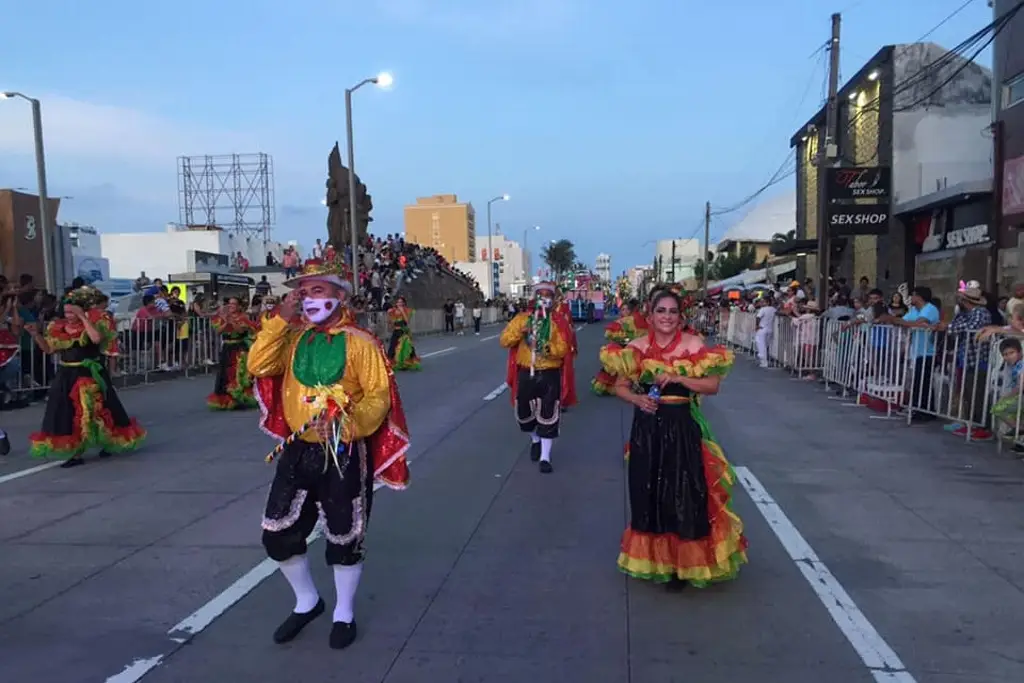 Imagen ¿A qué hora serán los desfiles del Carnaval Veracruz 2022 este domingo?