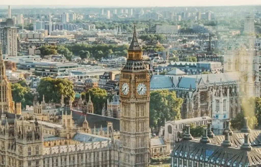 Imagen Emiten alerta roja en Reino Unido por calor extremo; Londres podría superar los 40°C