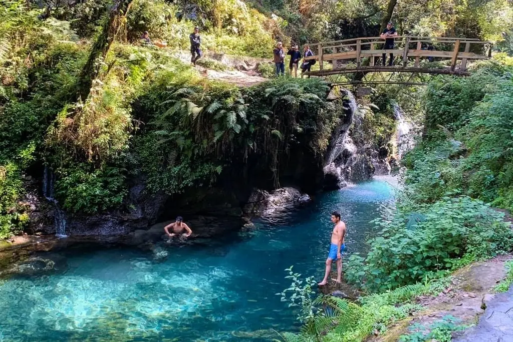 Imagen Pancho Poza, un paraíso color turquesa escondido en Veracruz que no te puedes perder este verano