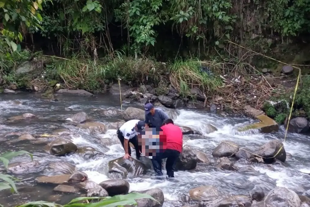 Recuperan Cuerpo De Hombre Sin Vida Atorado Entre Las Rocas Del Río