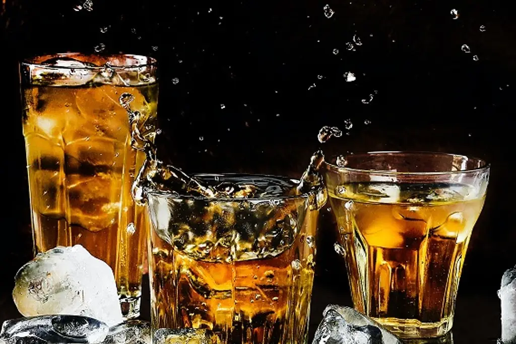 Imagen Consumir bebidas alcoholicas adulteradas te pueden matar, esto recomiendan para evitarlo