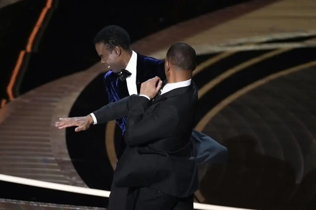 Imagen Will Smith pide disculpa a Chris Rock tras cachetada en los Oscar (+video)