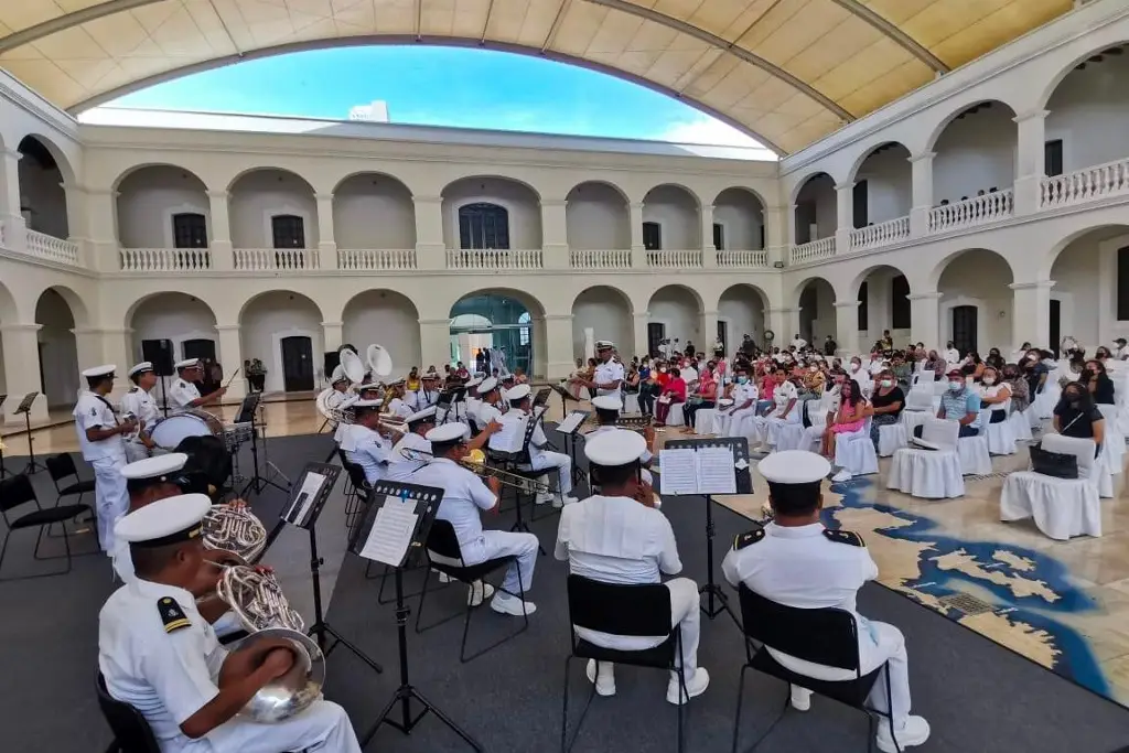 Imagen Conmemoran el 125 aniversario de la Heroica Escuela Naval Militar 