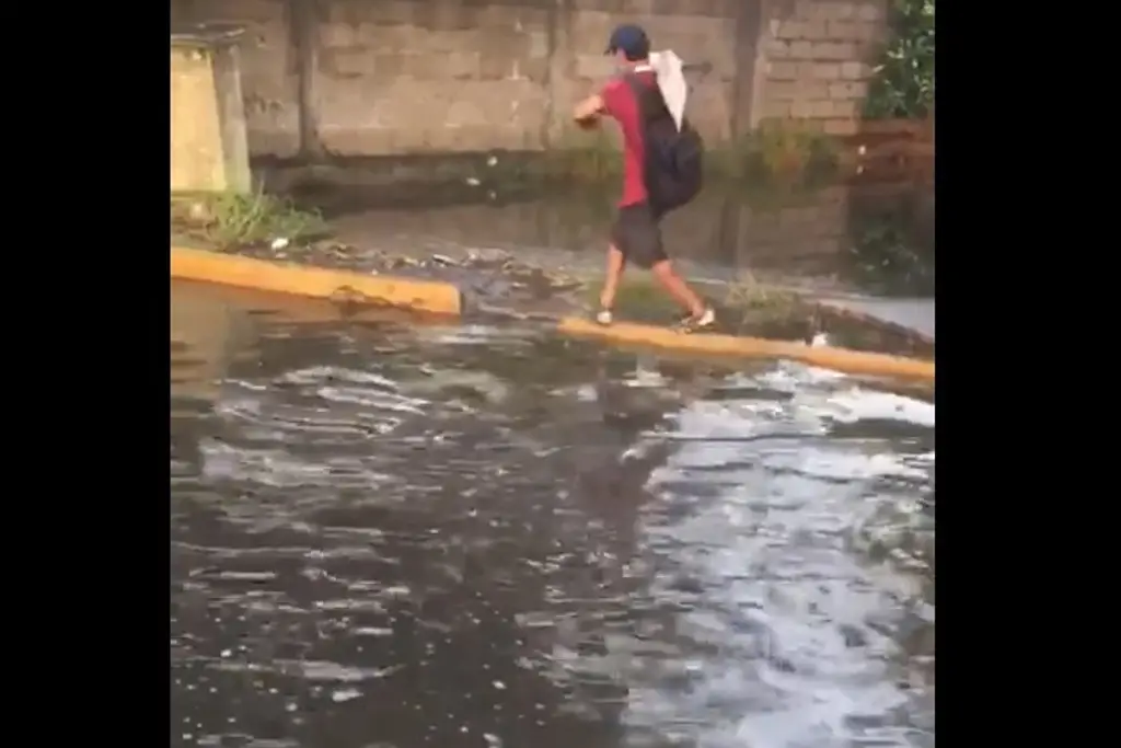Imagen Amanecen con inundaciones en fraccionamiento Laguna Real