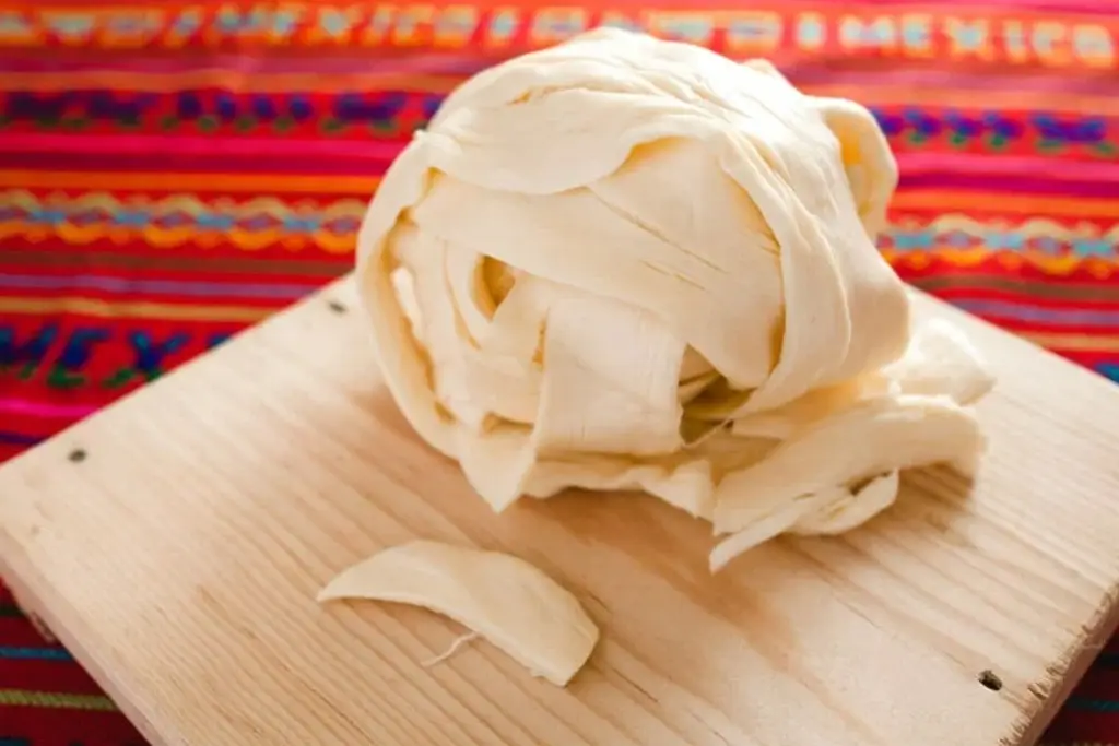 Imagen Profeco alerta por marcas de queso Oaxaca ‘falsos’ que son un riesgo para la salud