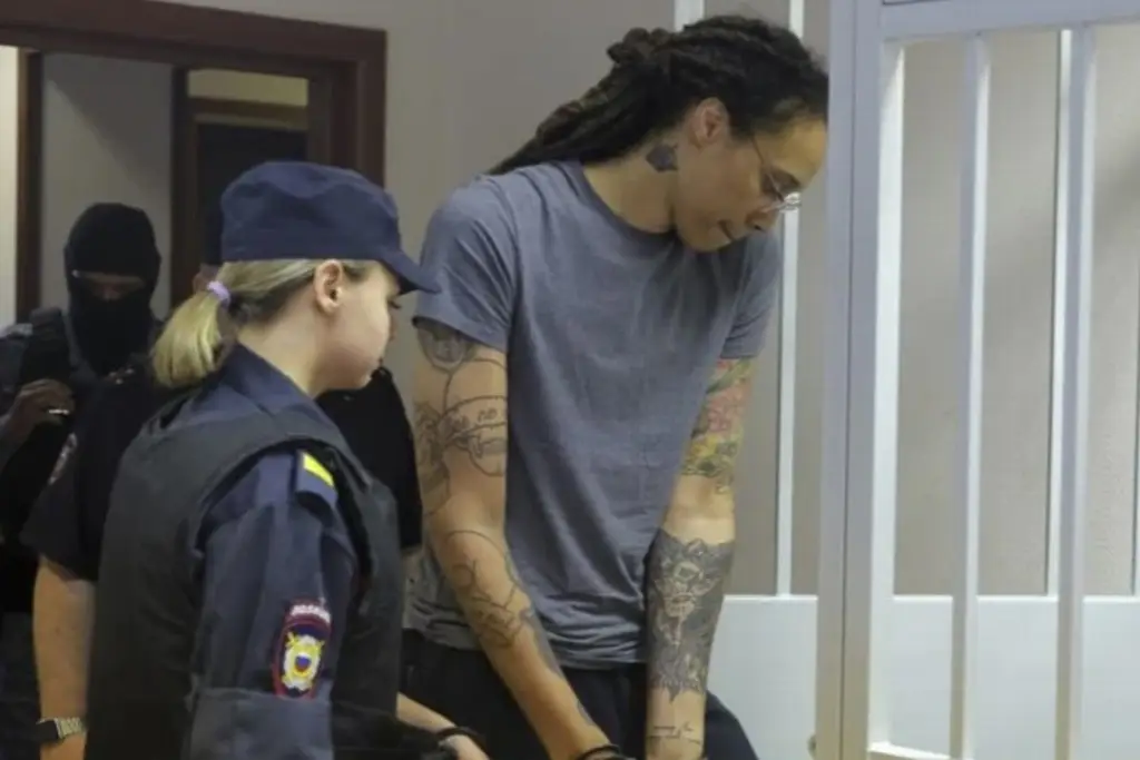Imagen Condenan a basquetbolista de EU Brittney Griner a 9 años de prisión en Rusia