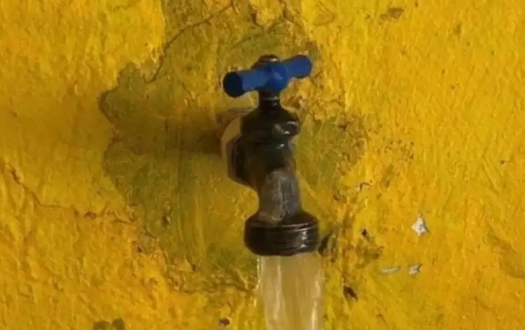 Imagen Junte sus cubetas, 8 colonias de Veracruz sufrirán falta de agua 