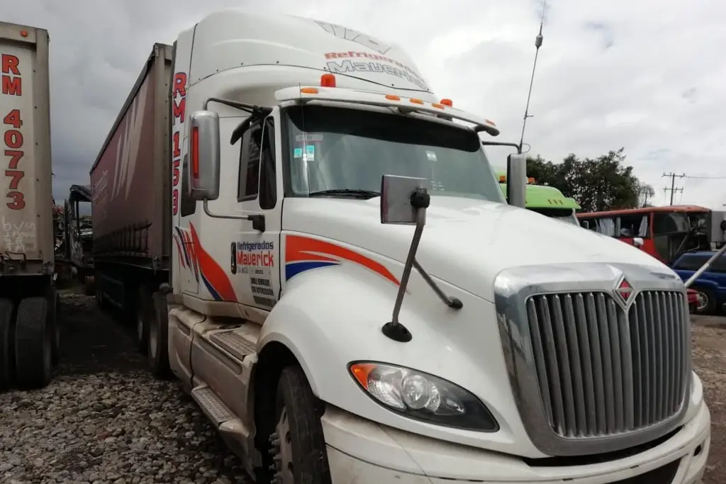 Imagen Transportistas sufren por el desabasto de camiones 