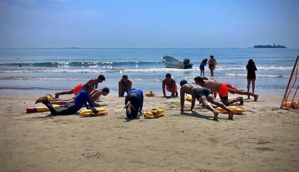 Imagen Así entrenan los guardavidas para salvar bañistas en Veracruz (+ video)
