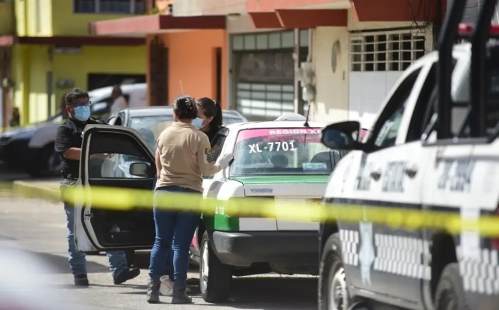 Imagen Muere mujer dentro de taxi en colonia de Xalapa