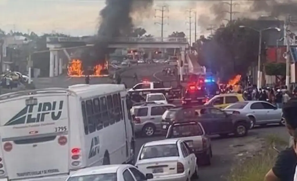 Imagen Tras incendios de carros en Jalisco, Canacar emitió alerta a sus camiones
