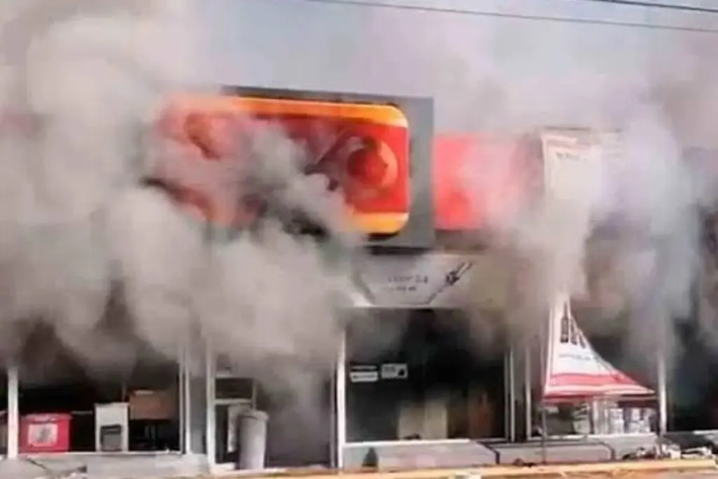 Imagen Mueren dos mujeres durante incendio de tiendas en Ciudad Juárez; una embarazada