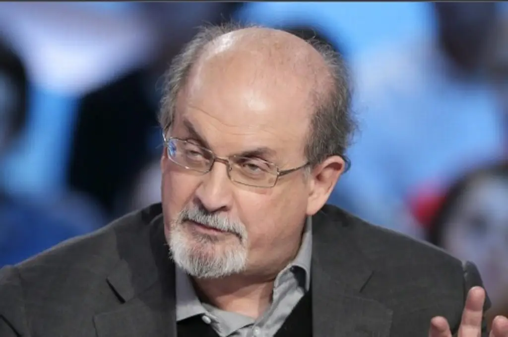 Imagen Previo a ataque, escritor Salman Rushdie había librado un suceso así por sus libros, señalan