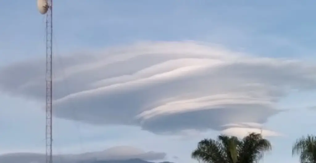 Imagen Captan 'extraordinaria nube lenticularis' esta mañana
