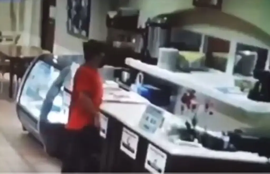 Imagen Filtran imágenes de intento de asesinato dentro de restaurante (+Video)