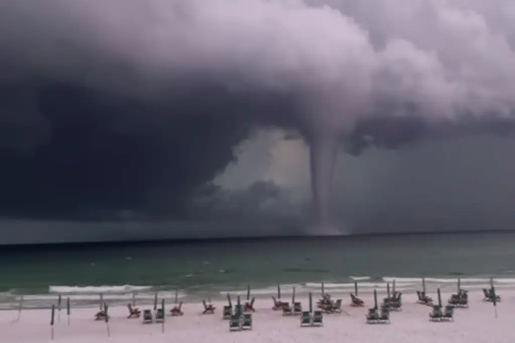 Imagen Captan impresionante tromba marina en Florida (+ Video)