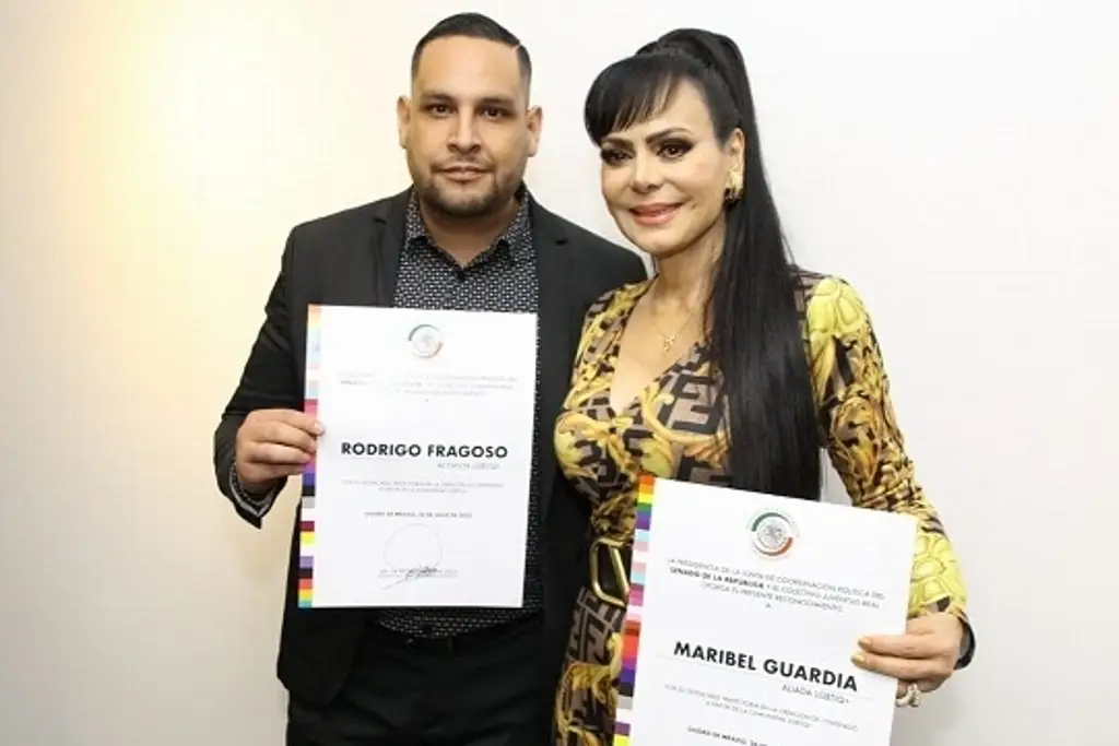 Imagen Reconocen en el Senado a Maribel Guardia, Rodrigo Fragoso y Mitzy (+fotos)