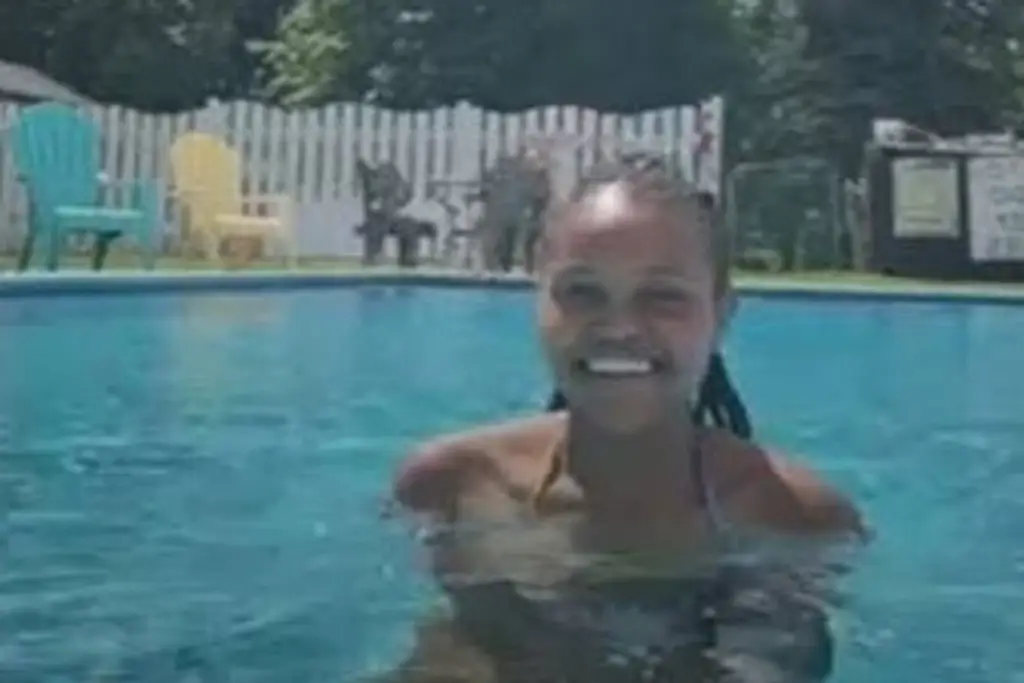 Imagen Joven muere ahogada en piscina de un hotel mientras transmitía en vivo por Facebook (+video)