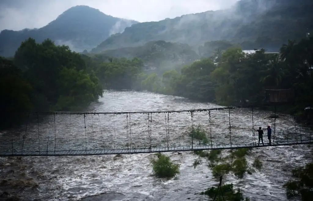 Imagen Continúan sin planta de tratamiento de aguas residuales en Jalcomulco, Veracruz