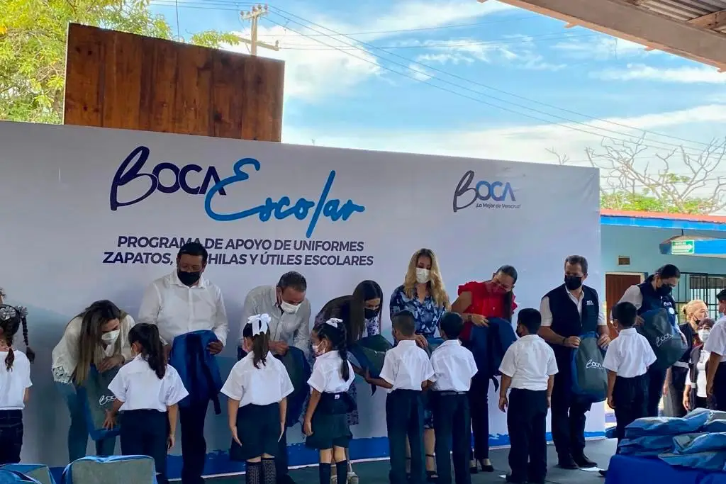 Imagen Arranca ciclo escolar en Boca del Río con entrega de paquetes escolares 