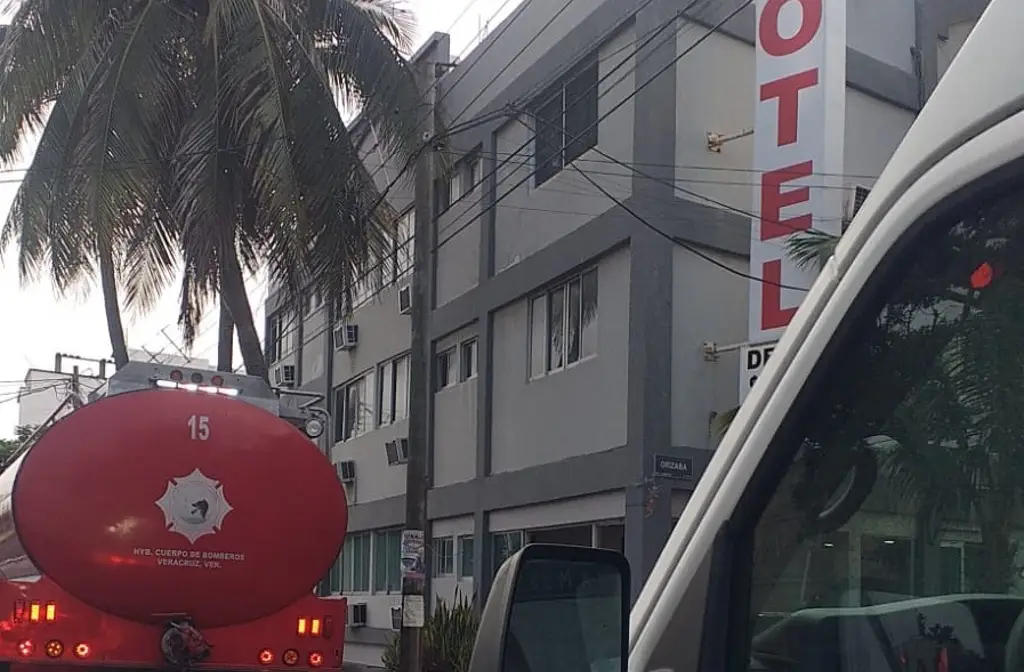 Imagen Evacuación por aparatoso incendio en hotel de Veracruz, esta mañana (Video)