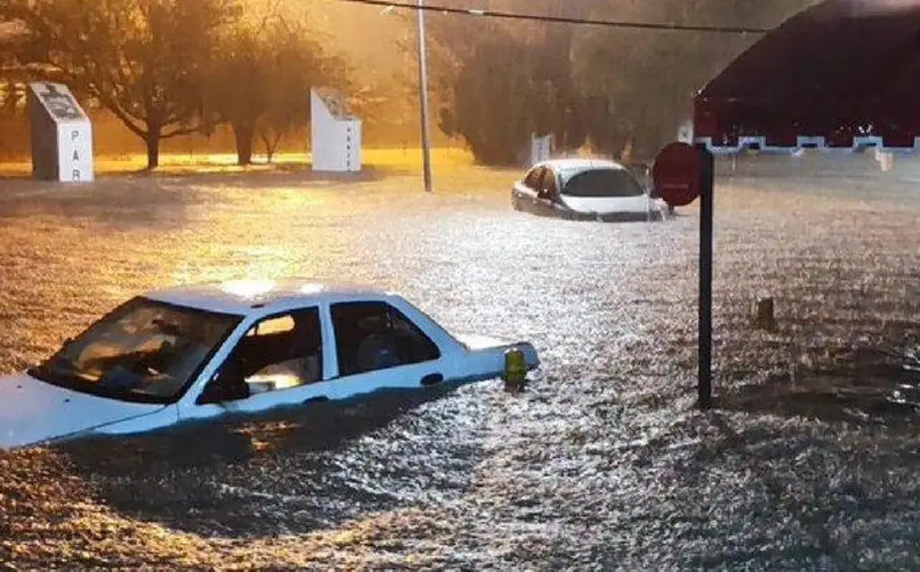 Imagen Suspenden clases presenciales en Nuevo León por intensas lluvias