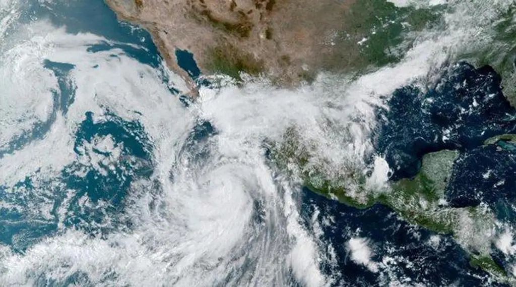 Imagen Esperan que el huracán “Kay” toque tierra este jueves