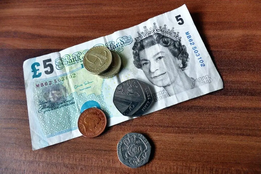 Imagen Libra esterlina cae frente al dólar y el euro tras la muerte de la Reina Isabel II