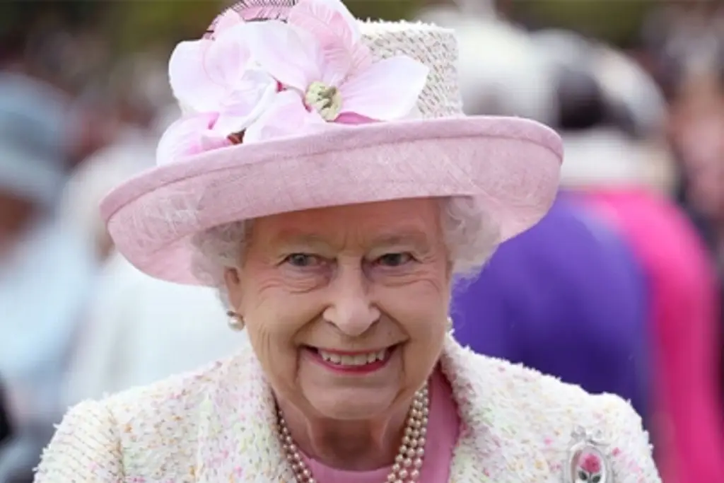 Imagen Isabel II y el intento de abrazo de Hugo Chávez (+Video)