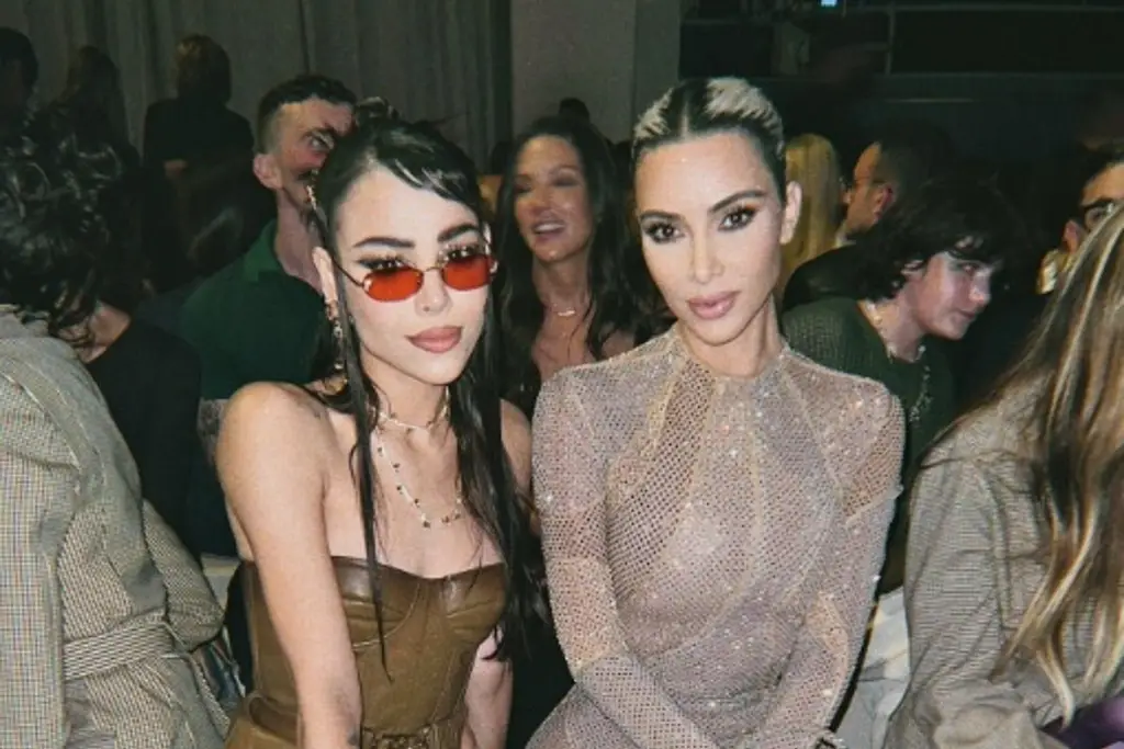 Imagen Danna Paola y Kim Kardashian juntas en desfile de moda 