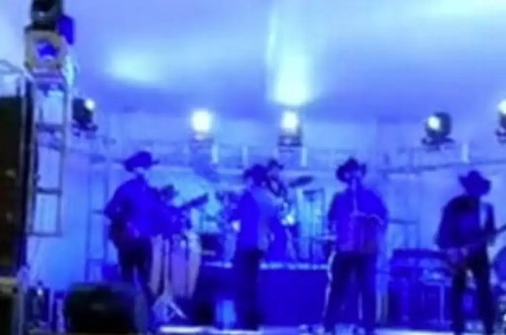 Imagen 'Castigan' a cliente exigente en fiesta de XV años (+Video)