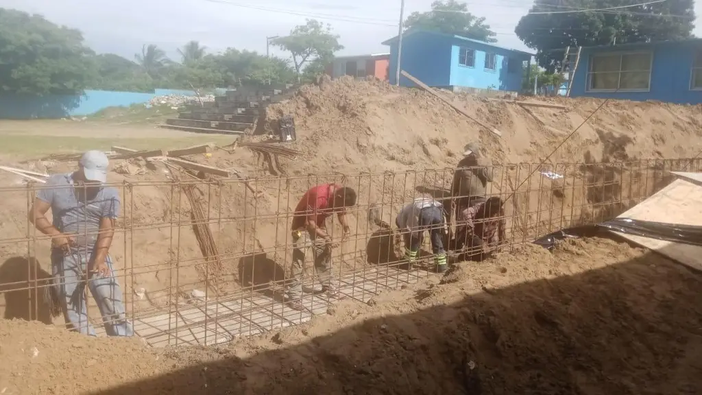 Imagen Inicia construcción de barda perimetral de escuela Úrsulo Galván en Veracruz