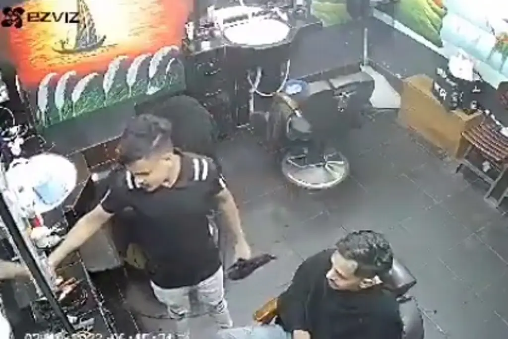 Imagen Mueren dos jóvenes tras explotar secadora en una barbería 
