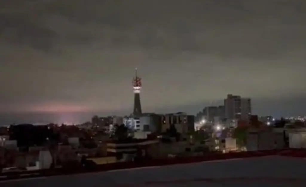 Imagen ¿Por qué se vieron luces en el cielo tras sismo de 6.9? (+Video)